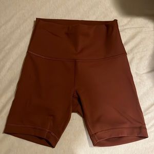 Lululemon Size 4 Wunder Train 6” Shorts
